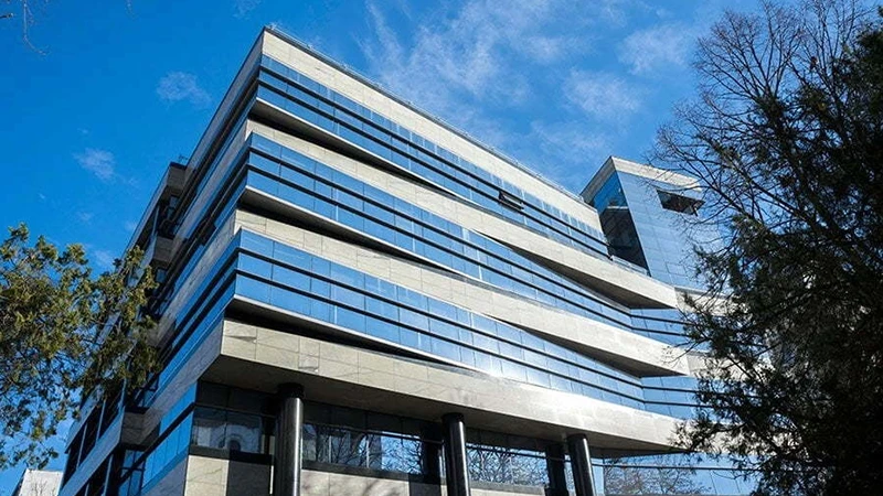 GREEN SQUARE - office building, video cover image