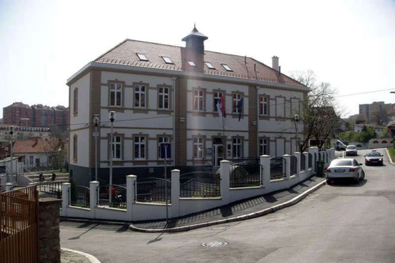 Stambeno poslovni objekat E79, Školski trg 4, Beograd